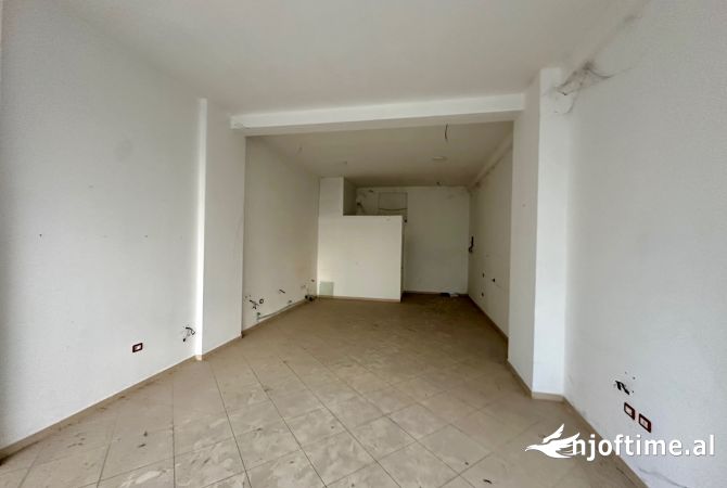 Ambient biznesi ne shitje 1+1 ne Tirane - 126,000 Euro