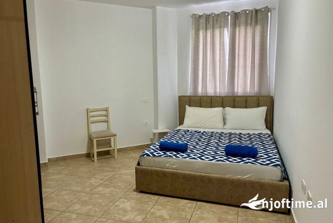 Shtepi ne shitje Apartament ne Tirane, 3+1, Mobilimi E mobiluar, Pagesa 130,000  Euro.