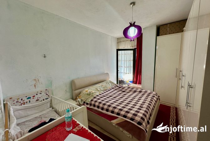 Shtepi ne shitje Apartament ne Tirane, 1+1, Mobilimi E mobiluar, Pagesa 98,000  Euro.