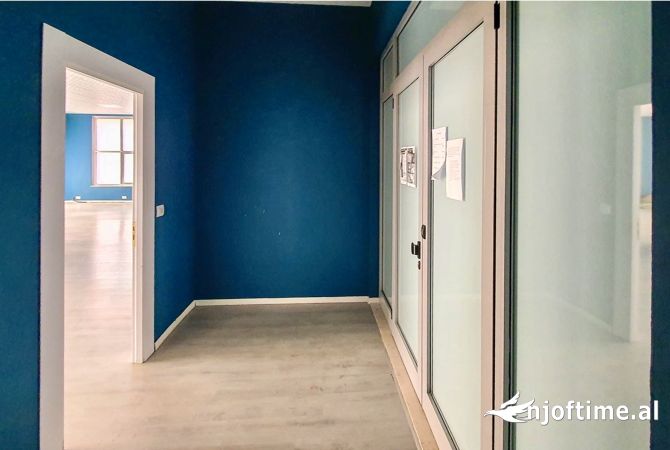 Ambient biznesi me qera 3+1 ne Tirane - 2,500 Euro