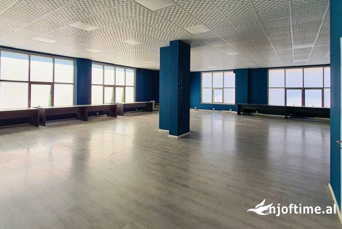 Ambient biznesi me qera 3+1 ne Tirane - 2,500 Euro