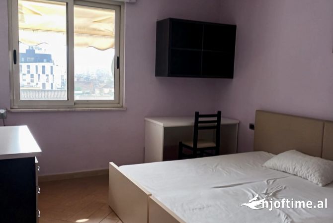 Shtepi ne shitje Apartament ne Tirane, 3+1, Mobilimi E mobiluar, Pagesa 280,000  Euro.