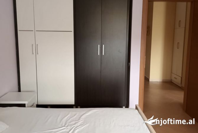 Shtepi ne shitje Apartament ne Tirane, 3+1, Mobilimi E mobiluar, Pagesa 280,000  Euro.