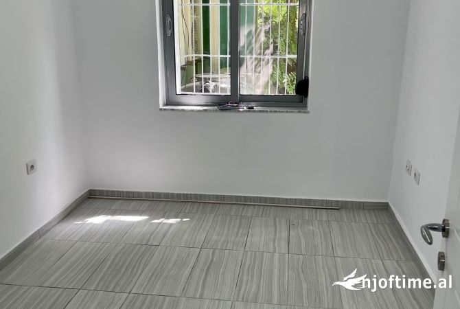 Ambient biznesi me qera 3+1 ne Tirane - 350 Euro