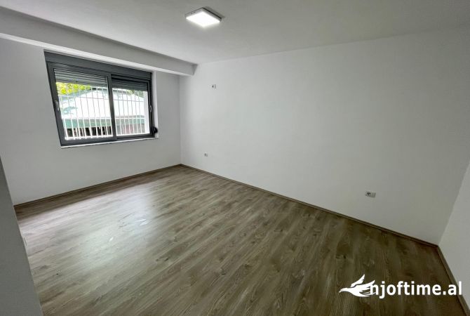 Ambient biznesi me qera 3+1 ne Tirane - 350 Euro