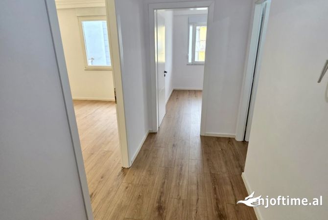 Shtepi ne shitje Apartament ne Tirane, 2+1, Mobilimi Bosh, pa mobiluar, Pagesa 210,000  Euro.