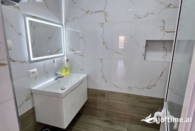 Shtepi ne shitje Apartament ne Tirane, 2+1, Mobilimi Bosh, pa mobiluar, Pagesa 210,000  Euro.