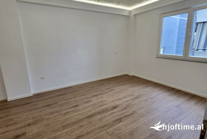 Shtepi ne shitje Apartament ne Tirane, 2+1, Mobilimi Bosh, pa mobiluar, Pagesa 210,000  Euro.