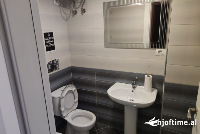 Shitet Ambjent Biznesi te Komuna Parisit