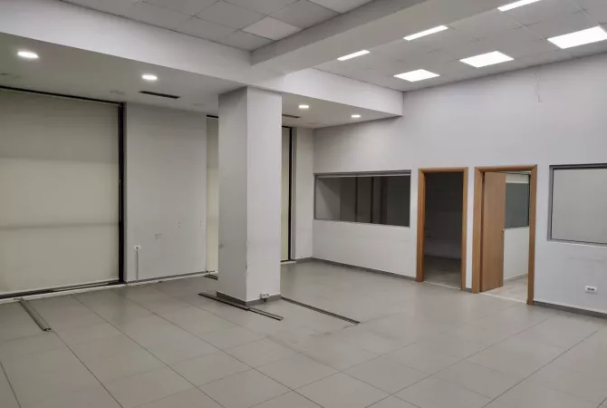 Qera Ambjent te Komuna Parisit