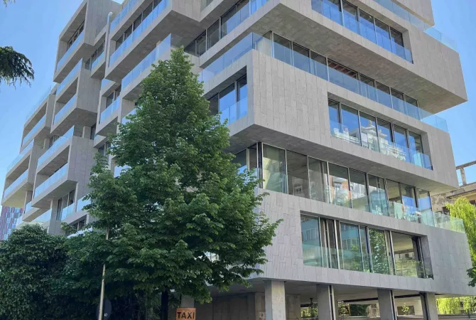 Ambient biznesi me qera 3+1 ne Tirane - 12,000 Euro