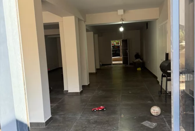 Ambient biznesi me qera 3+1 ne Tirane - 600 Euro