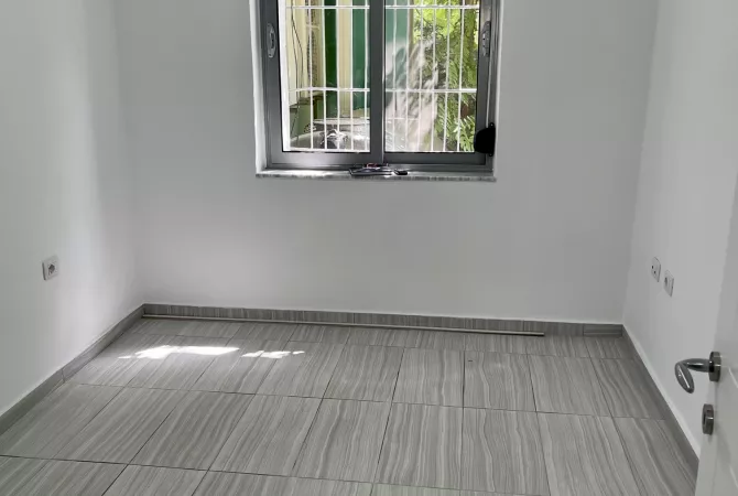 Ambient biznesi me qera 3+1 ne Tirane - 350 Euro