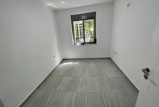 Ambient biznesi me qera 3+1 ne Tirane - 350 Euro