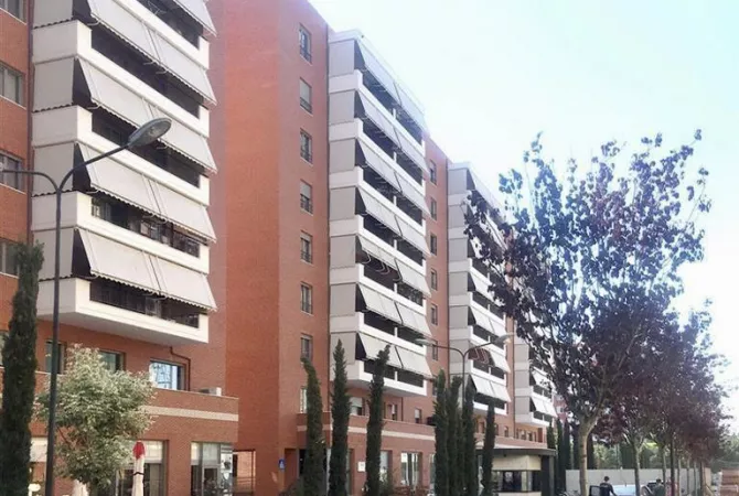 Ambiente Commerciale in Affitto 3+1 a Tirana - 6,500 Euro