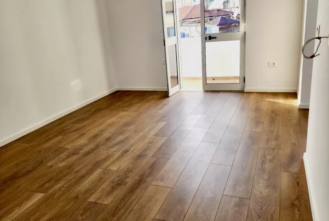 Shtepi ne shitje Apartament ne Tirane, 2+1, Mobilimi Bosh, pa mobiluar, Pagesa 155,000  Euro.