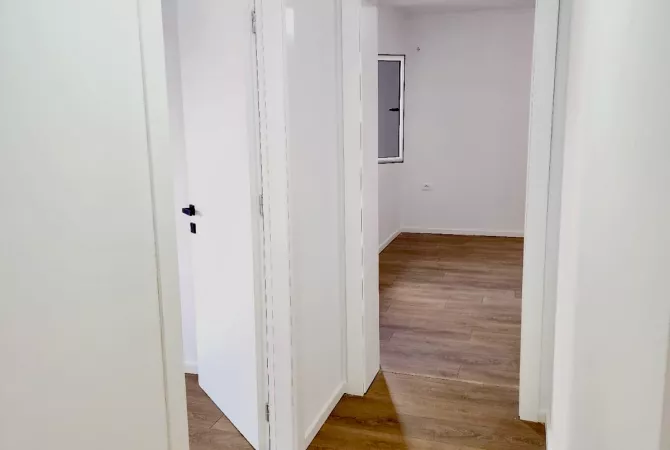 Shtepi ne shitje Apartament ne Tirane, 2+1, Mobilimi Bosh, pa mobiluar, Pagesa 155,000  Euro.