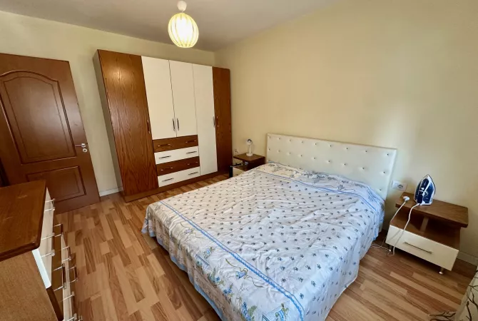 Shtepi ne shitje Apartament ne Tirane, 2+1, Mobilimi E mobiluar, Pagesa 117,000  Euro.