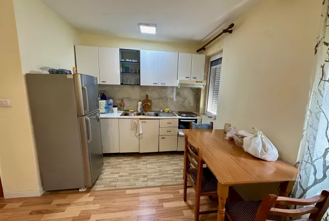 Shtepi ne shitje Apartament ne Tirane, 2+1, Mobilimi E mobiluar, Pagesa 117,000  Euro.