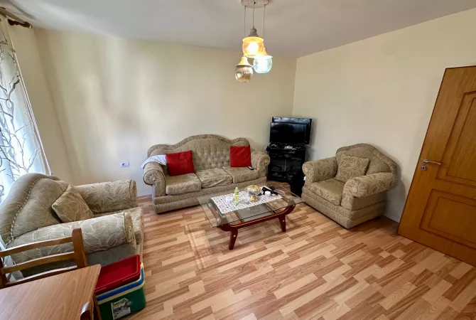 Shtepi ne shitje Apartament ne Tirane, 2+1, Mobilimi E mobiluar, Pagesa 117,000  Euro.