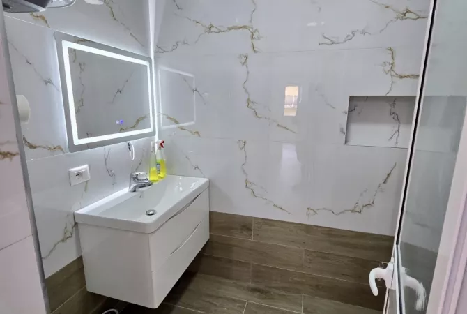 Shtepi ne shitje Apartament ne Tirane, 2+1, Mobilimi Bosh, pa mobiluar, Pagesa 210,000  Euro.