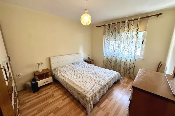 Shtepi ne shitje Apartament ne Tirane, 2+1, Mobilimi E mobiluar, Pagesa 118,000  Euro.