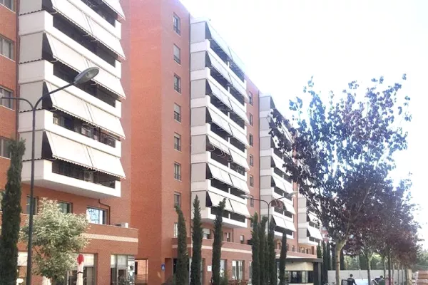 Ambient biznesi me qera 3+1 ne Tirane - 6,500 Euro