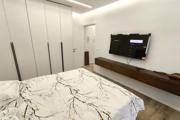 Shtepi ne shitje Apartament ne Tirane, 1+1, Mobilimi E mobiluar, Pagesa 165,000  Euro.