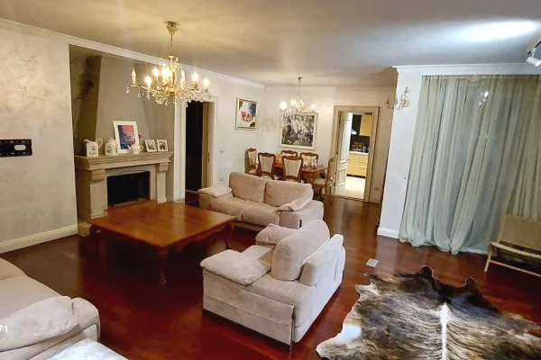 Shtepi ne shitje Penthose(kati i fundit panoramik) ne Tirane, 3+1, Mobilimi E mobiluar, Pagesa 598,000  Euro.