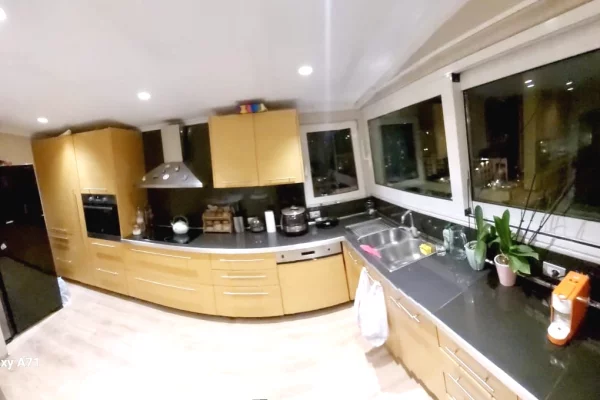 Shtepi ne shitje Penthose(kati i fundit panoramik) ne Tirane, 3+1, Mobilimi E mobiluar, Pagesa 598,000  Euro.