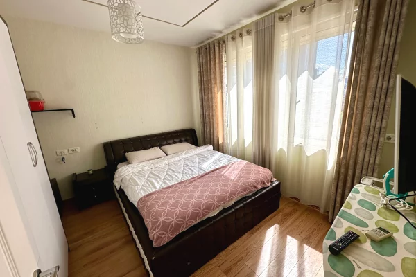 Shtepi me qera 1+1 ne Tirane - 50,000 Leke