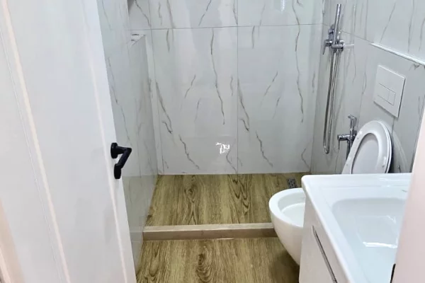 Shtepi ne shitje Apartament ne Tirane, 2+1, Mobilimi Bosh, pa mobiluar, Pagesa 169,000  Euro.