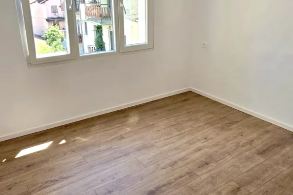 Shtepi ne shitje Apartament ne Tirane, 2+1, Mobilimi Bosh, pa mobiluar, Pagesa 169,000  Euro.