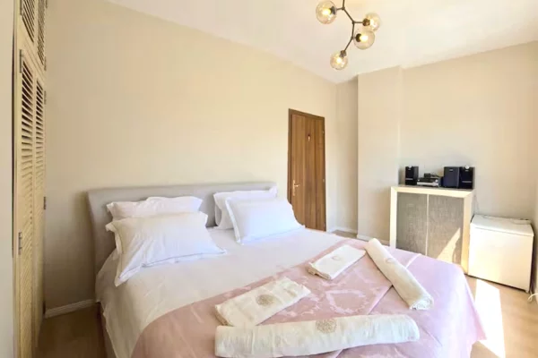 Shtepi me qera 2+1 ne Tirane - 1,200 Euro