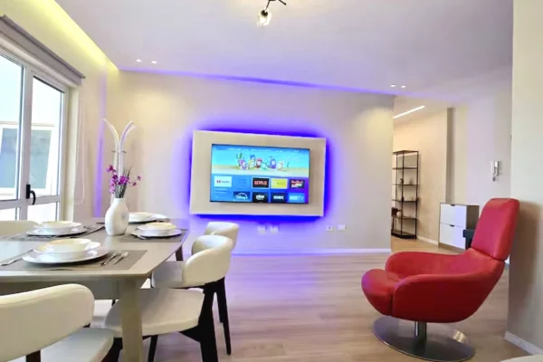 Shtepi me qera Penthose(kati i fundit panoramik) ne Tirane, 2+1, Mobilimi E mobiluar, Pagesa 1,200  Euro.