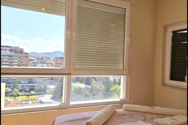 Shtepi me qera Penthose(kati i fundit panoramik) ne Tirane, 2+1, Mobilimi E mobiluar, Pagesa 1,200  Euro.