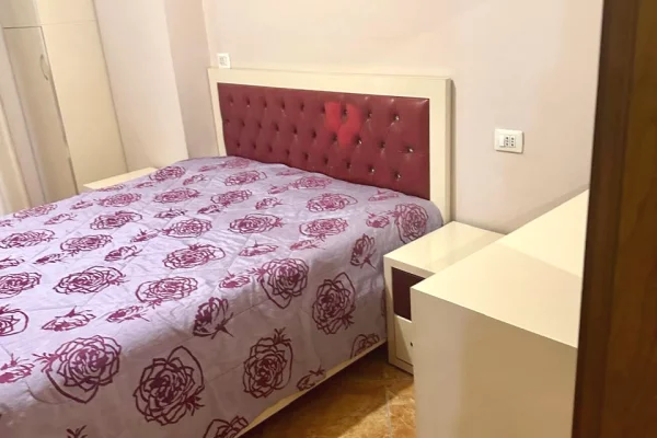 Shtepi me qera Apartament ne Tirane, 2+1, Mobilimi E mobiluar, Pagesa 650  Euro.