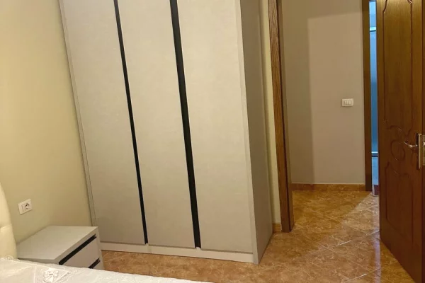 Shtepi me qera Apartament ne Tirane, 2+1, Mobilimi E mobiluar, Pagesa 650  Euro.