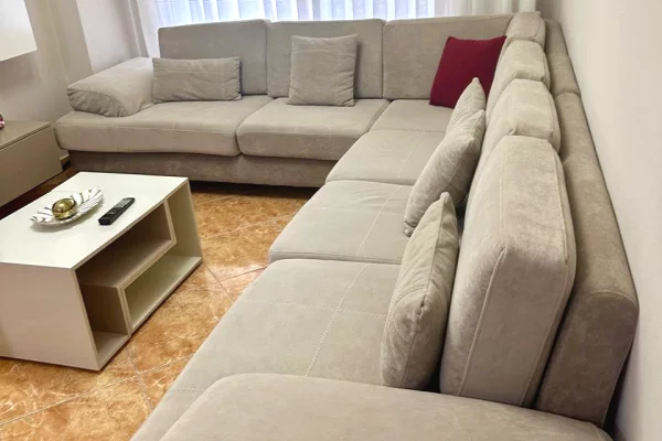 Shtepi me qera Apartament ne Tirane, 2+1, Mobilimi E mobiluar, Pagesa 650  Euro.