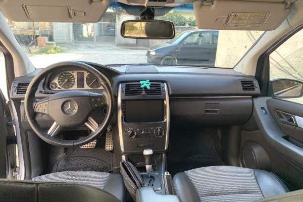 Makina ne shitje ne Tirane - 3,850 Euro