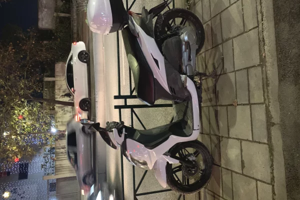 Motorra ne shitje ne Tirane - 1,100 Euro