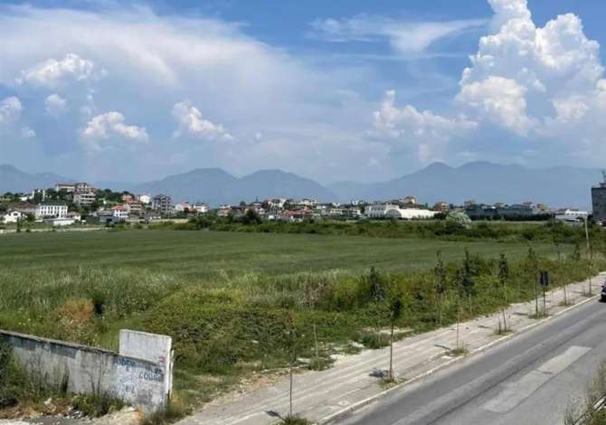 Truall ose Toke ne Tirane - 360,000 Euro