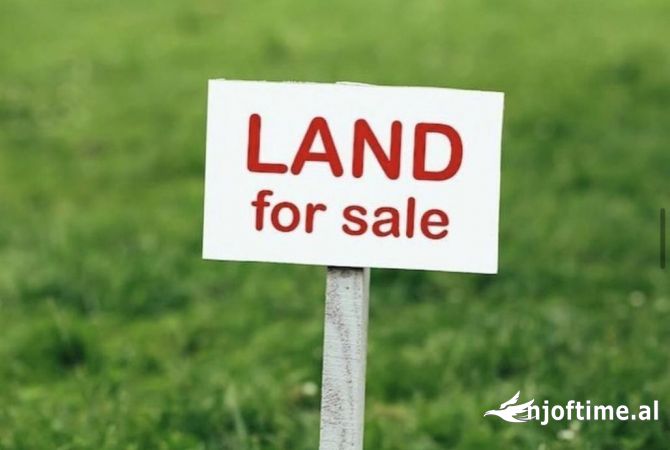 Truall ose Toke  ne Tirane - 300,000 Euro