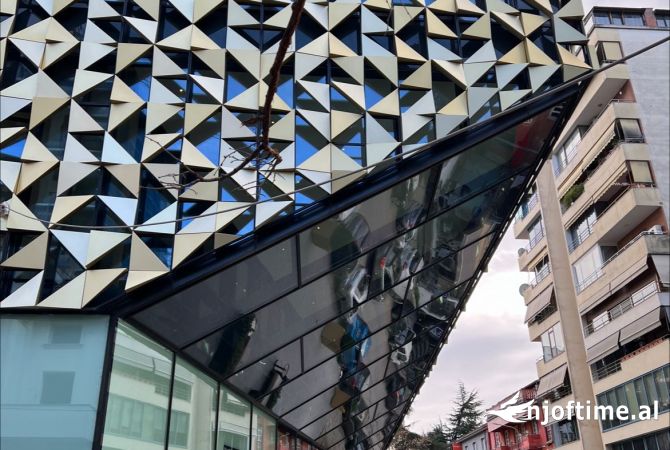 Ambient biznesi me qera 3+1 ne Tirane - 2,300 Euro