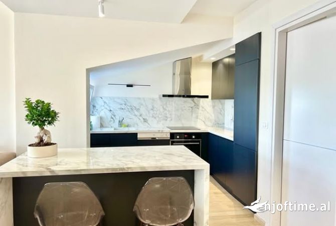 Shtepi ne shitje Apartament ne Tirane, 2+1, Mobilimi E mobiluar, Pagesa 370,000  Euro.