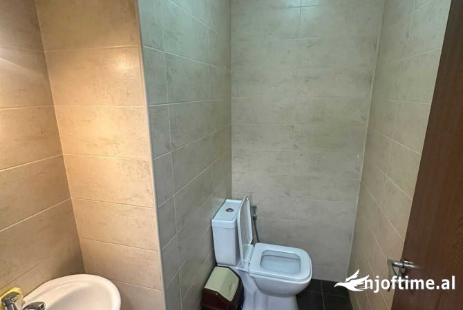 Ambient biznesi me qera 3+1 ne Tirane - 15,000 Euro