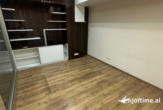 Ambient biznesi me qera 3+1 ne Tirane - 15,000 Euro