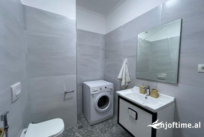 Shtepi ne shitje Apartament ne Tirane, 2+1, Mobilimi E mobiluar, Pagesa 400,000  Euro.