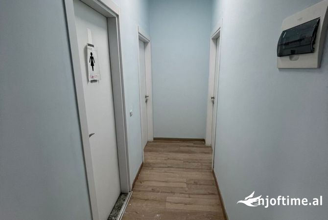 Shtepi ne shitje Apartament ne Tirane, 2+1, Mobilimi Bosh, pa mobiluar, Pagesa 260,000  Euro.
