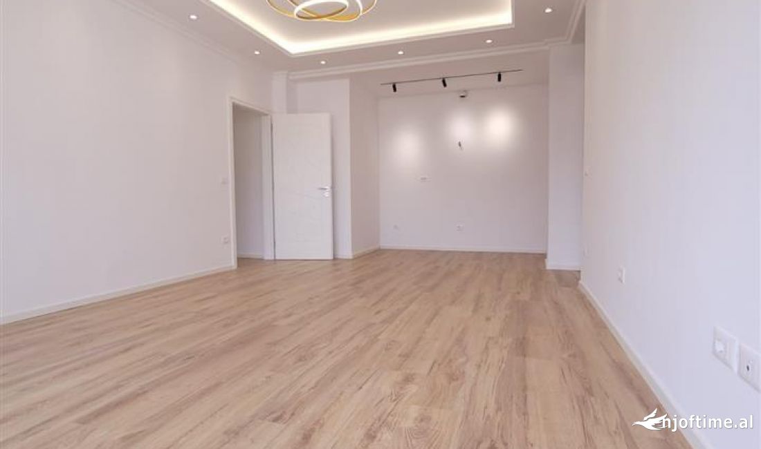 Shtepi ne shitje Apartament ne Tirane, 2+1, Mobilimi Bosh, pa mobiluar, Pagesa 210,000  Euro.